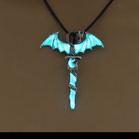 ❗️NEW❗️Glow In The Dark Dragon Pendant - Picture 3 of 5